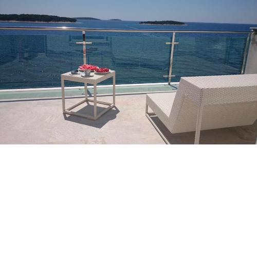 Apartments Toni Sea view