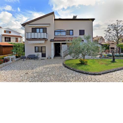 Apartments Valbandon 38