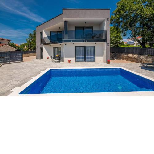 Apartments Villa "Aurea" with pool