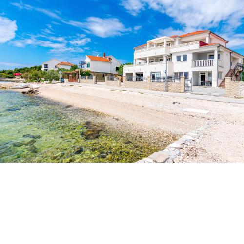 Apartments Villa J i M by the sea