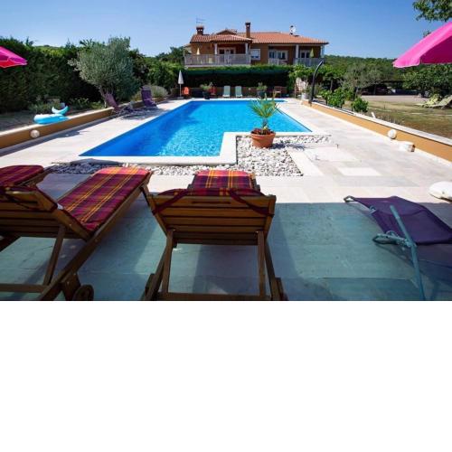 Apartments Villa Leylandia