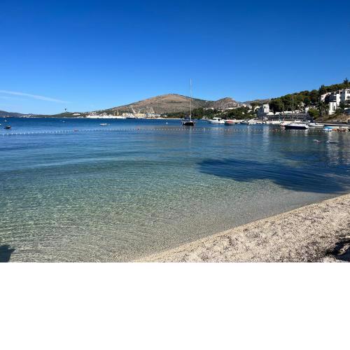 Apartments Villa Mirella 20 m from the sea - free parking
