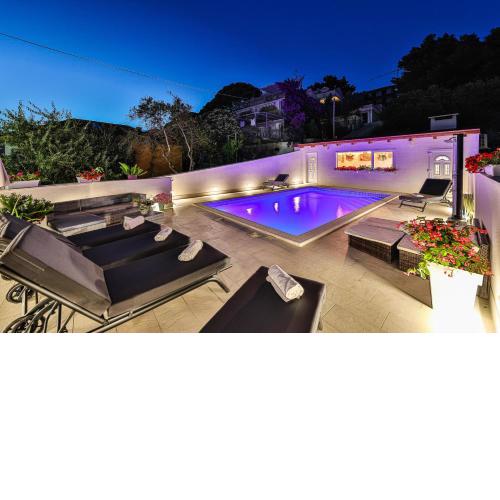 Apartments Villa Nea Leona