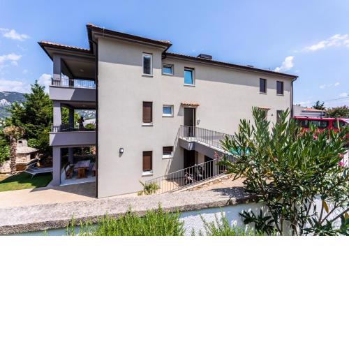 Apartments Vugrinec with Terrace