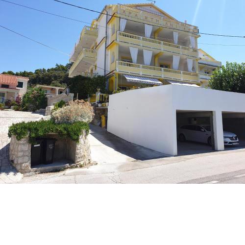 Apartments with a parking space Banjol, Rab - 5041