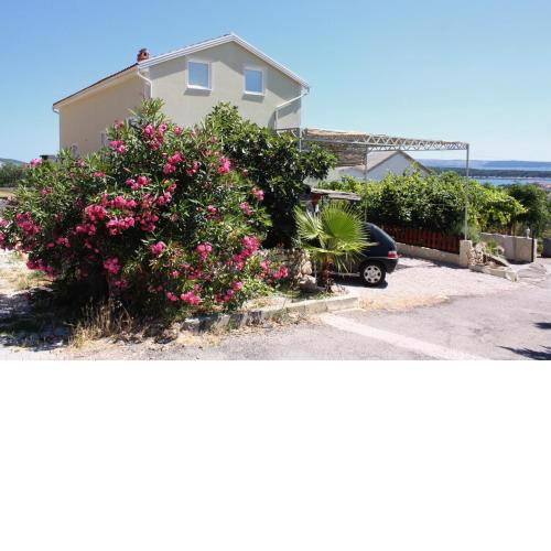Apartments with a parking space Banjol, Rab - 5071