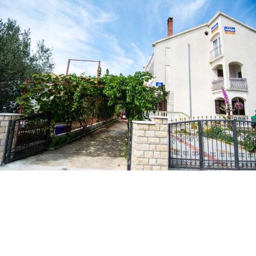 Apartments with a parking space Biograd na Moru, Biograd - 21048