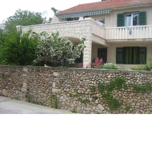 Apartments with a parking space Bol, Brac - 14124