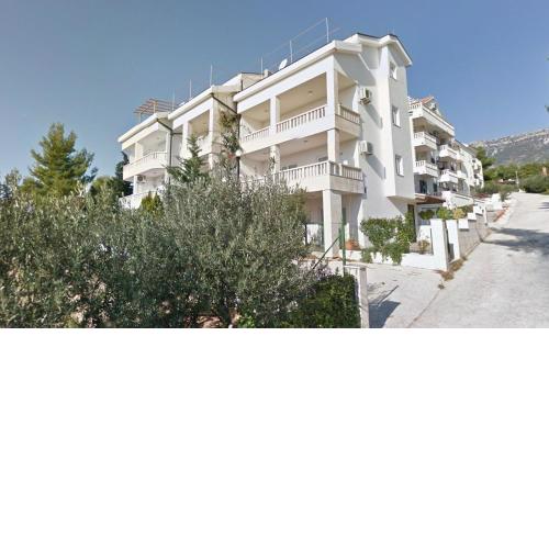 Apartments with a parking space Bol, Brac - 18008