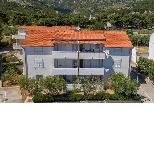 Apartments with a parking space Bol, Brac - 20004