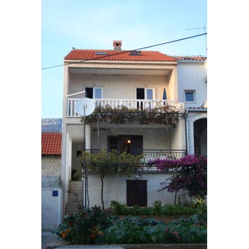 Apartments with a parking space Bol, Brac - 2884
