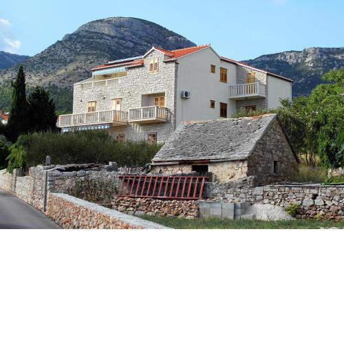 Apartments with a parking space Bol, Brac - 2900