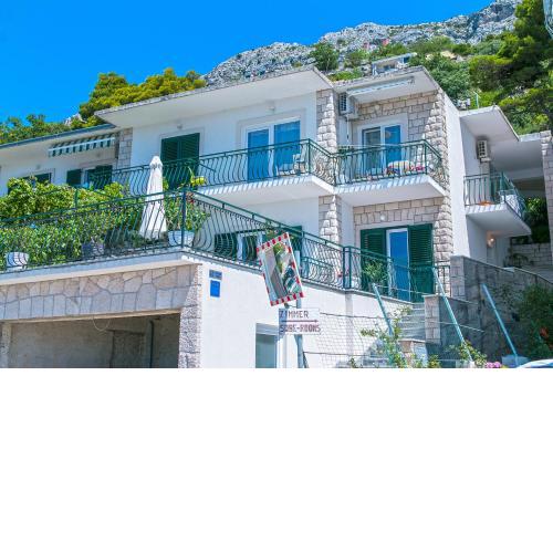 Apartments with a parking space Brela, Makarska - 16603
