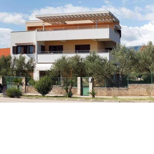 Apartments with a parking space Drnis, Zagora - 12769