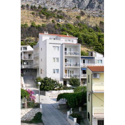 Apartments with a parking space Duce, Omis - 3190
