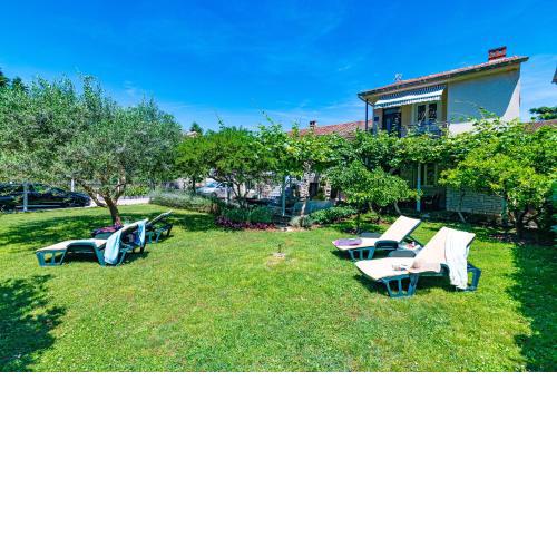 Apartments with a parking space Fazana - 18334