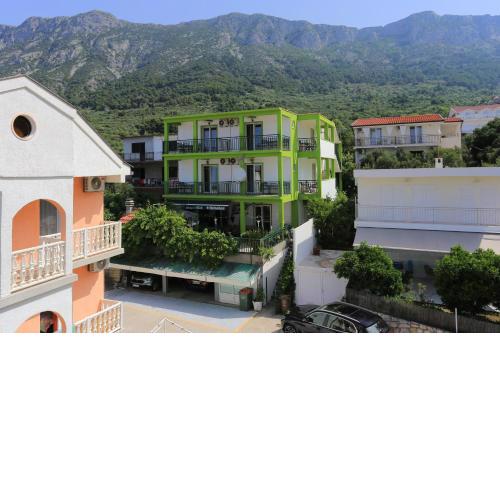 Apartments with a parking space Gradac, Makarska - 2784