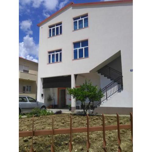 Apartments with a parking space Kastel Novi, Kastela - 16018