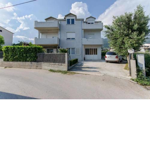 Apartments with a parking space Kastel Novi, Kastela - 20997