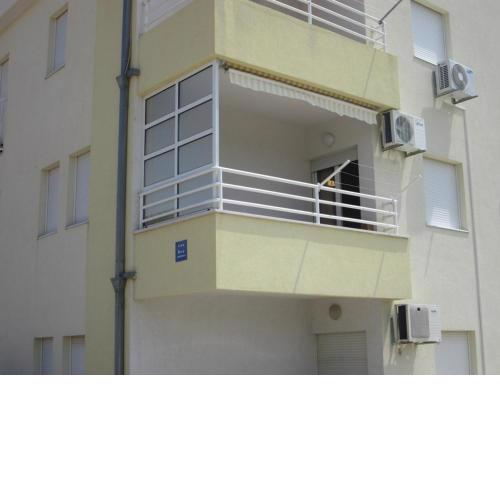 Apartments with a parking space Kastel Stafilic, Kastela - 11006