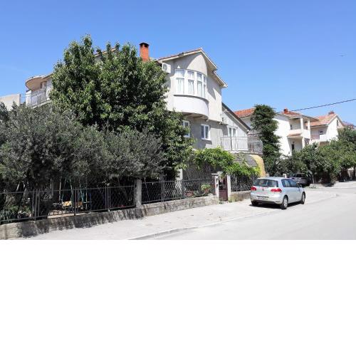 Apartments with a parking space Kastel Stafilic, Kastela - 14714