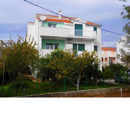Apartments with a parking space Kastel Stafilic, Kastela - 20694