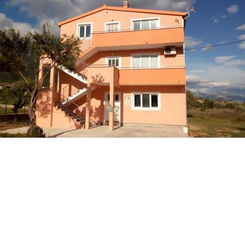 Apartments with a parking space Kastel Stari, Kastela - 11571