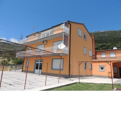 Apartments with a parking space Kastel Stari, Kastela - 12104