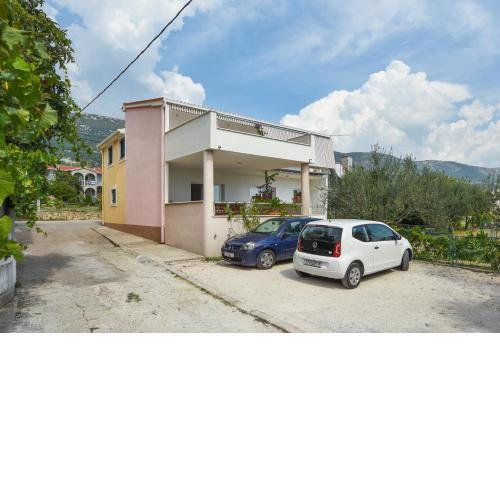 Apartments with a parking space Kastel Stari, Kastela - 15411