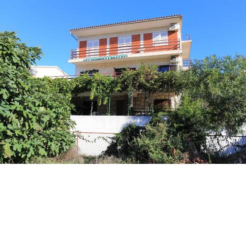 Apartments with a parking space Kastel Stari, Kastela - 16344