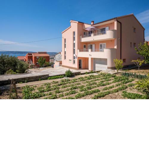 Apartments with a parking space Kastel Stari, Kastela - 19740