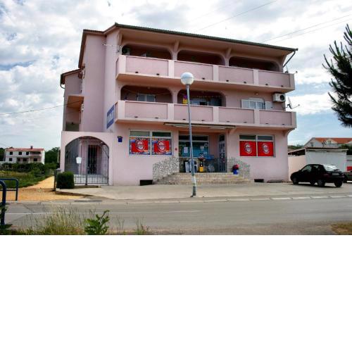 Apartments with a parking space Lopar, Rab - 5019