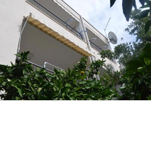 Apartments with a parking space Makarska - 11361