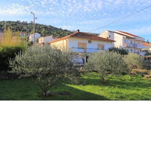 Apartments with a parking space Marina, Trogir - 1093
