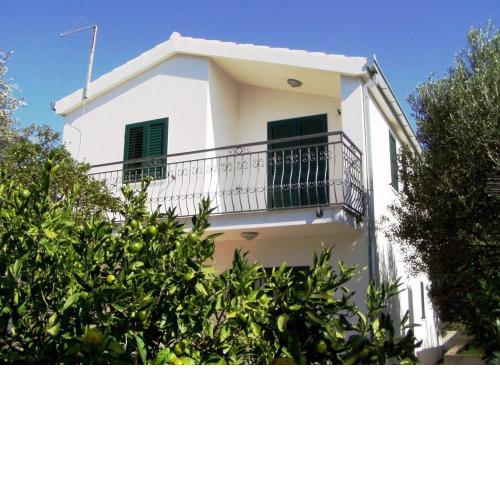 Apartments with a parking space Maslinica, Solta - 17314