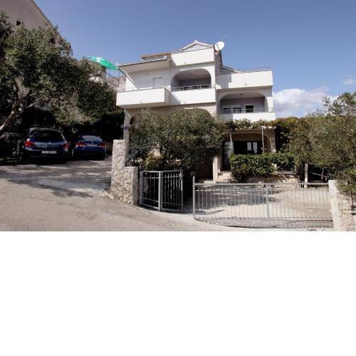 Apartments with a parking space Mavarstica, Ciovo - 11563