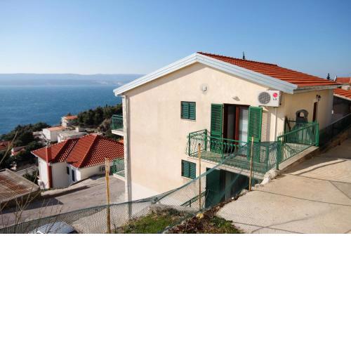 Apartments with a parking space Mimice, Omis - 5251
