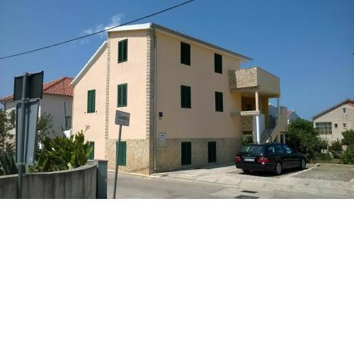 Apartments with a parking space Murter - 12299