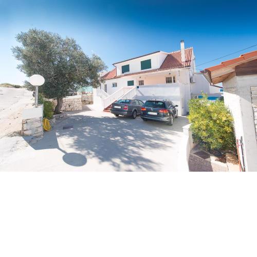 Apartments with a parking space Murter - 12754