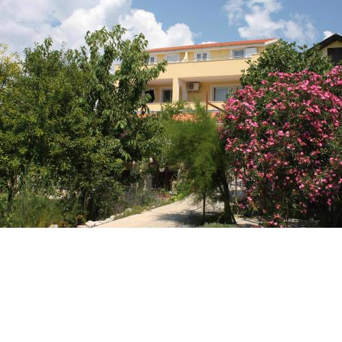 Apartments with a parking space Murter - 5100