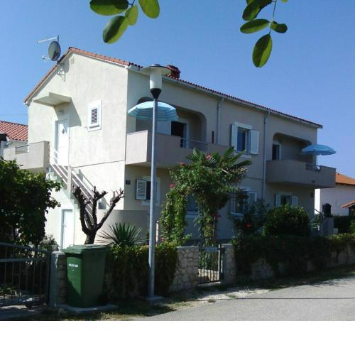 Apartments with a parking space Nin, Zadar - 15861