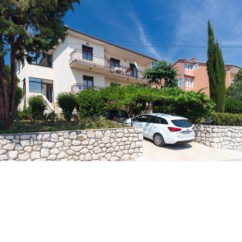 Apartments with a parking space Novi Vinodolski - 11702