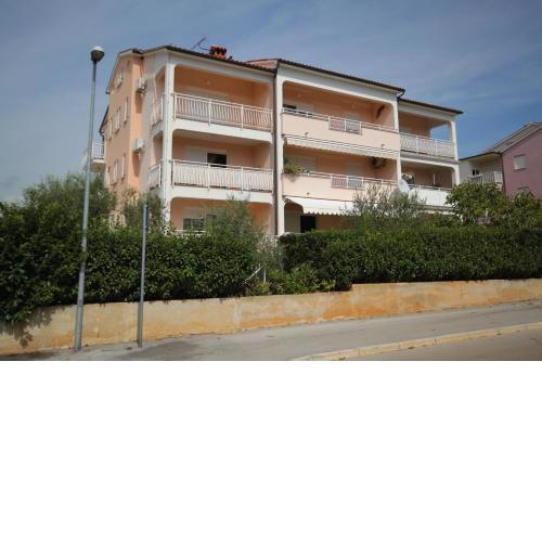 Apartments with a parking space Novigrad - 7049
