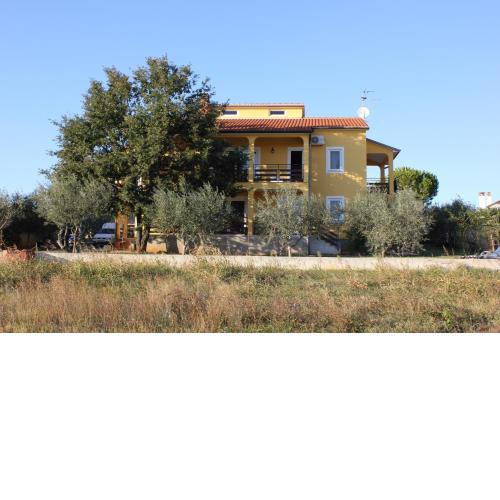 Apartments with a parking space Novigrad - 7142