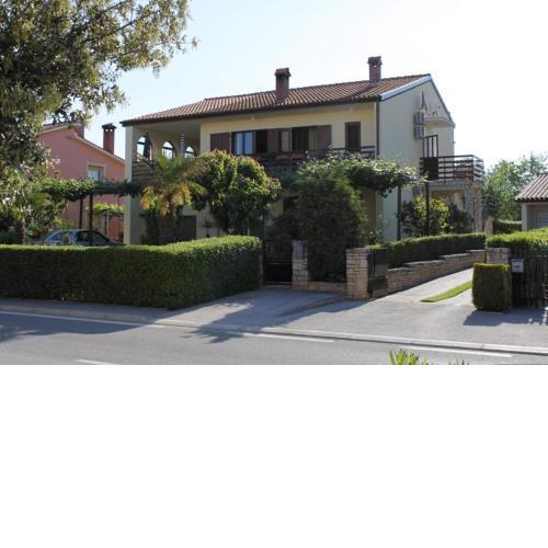 Apartments with a parking space Peroj, Fazana - 7516
