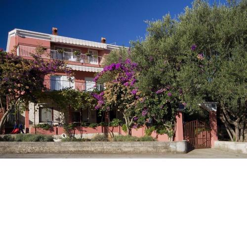 Apartments with a parking space Poljana, Ugljan - 8473