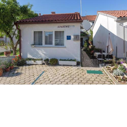 Apartments with a parking space Porec - 7154
