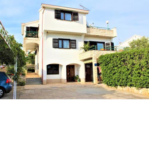 Apartments with a parking space Primosten - 15499