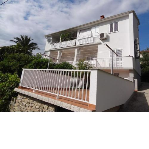 Apartments with a parking space Rab - 16359