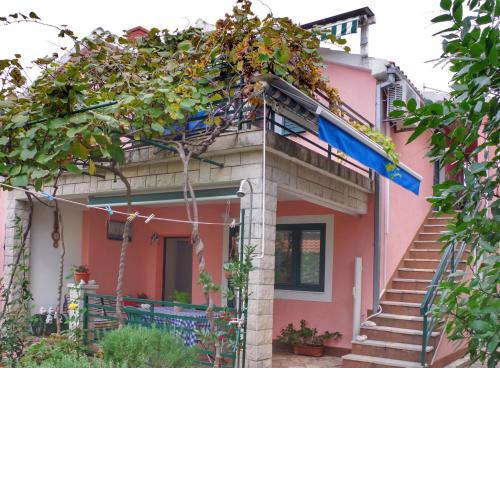 Apartments with a parking space Rogoznica - 15876